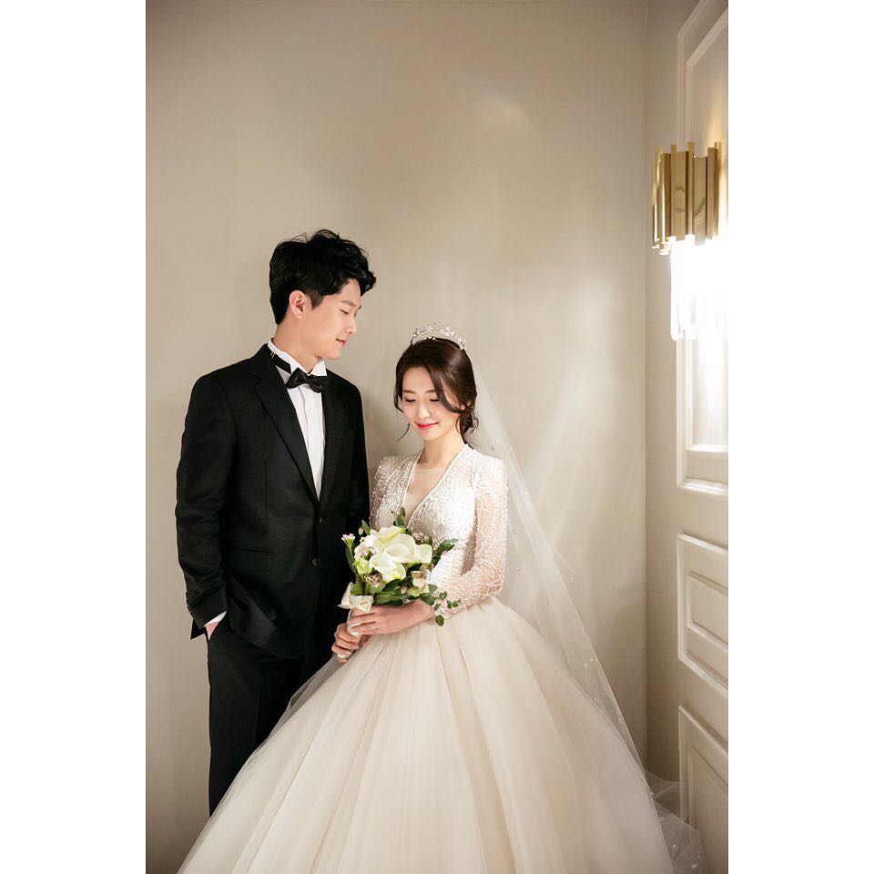 极品身材白富美空姐女神与富二代男友露脸自拍各种体位啪啪流出在穴里打钻干